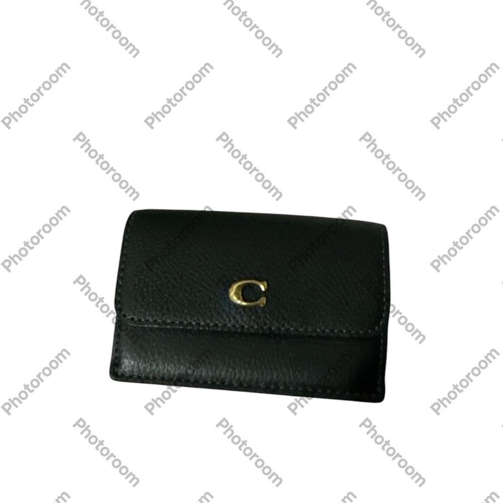 NWT coach black leather wallet holds 6 slots for cards has snap pocket change